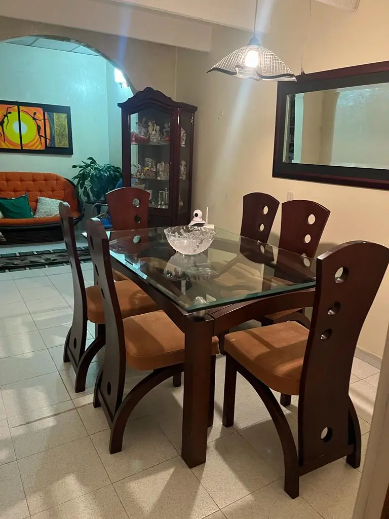 Salón de grandes dimensiones en apartamento en la segunda planta