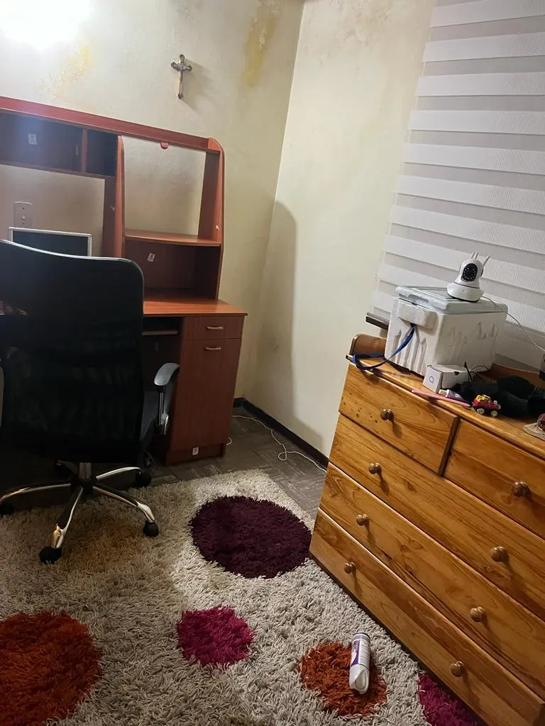 Habitación en apartamento en la segunda planta
